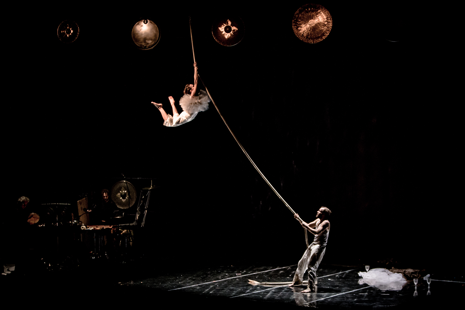 Dall’alto. Dramma musicale circense <br>(From above. A musical circus drama)
